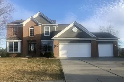 Image de \"Rester avec les Jones\" - Maison spacieuse * 4br * 3. 5ba * Théâtre * Patio * Piscine Comm