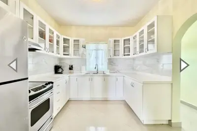 Image de Simby D'lo Une maison présidentielle. Faites vos valises et emménagez! Up