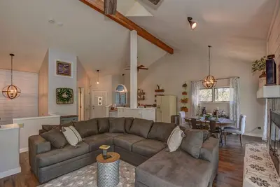 Image de Près de Prescott Square, 2 piscines, aire de jeux, tennis, pickle ball, sentiers, faune