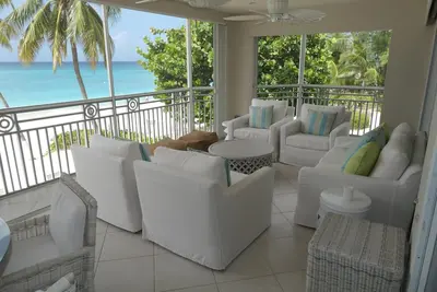 Image de Superbe condo de 4 chambres face à l'océan - Emplacement souhaité sur 7 Mile Beach