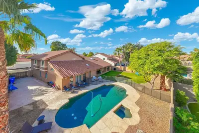 Image de Luxury Desert Abode 7 chambres / 4 bains! 20 couchages!