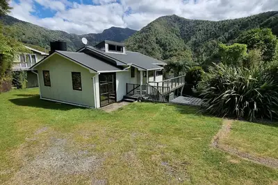 Image de Humble Kiwi Bach dans la magnifique baie Duncan
