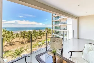 Image de Oceanfront Luxury Dual Master Stes min à pied 2 ville