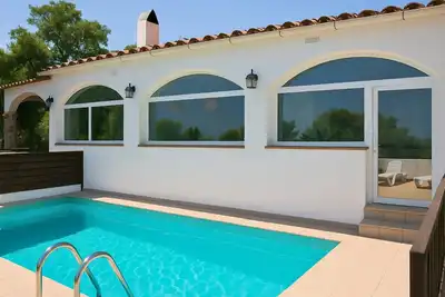 Image de Maison avec vue, jardin privé et piscine à 3 km de Playa de Pals