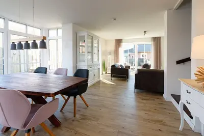 Image de Nouveau: maison de vacances adaptée aux enfants, vélos et charrette à bras, à 300m de la plage