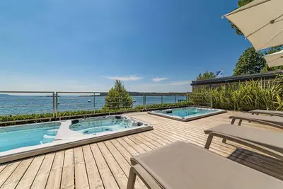 Maison mobile avec jacuzzi