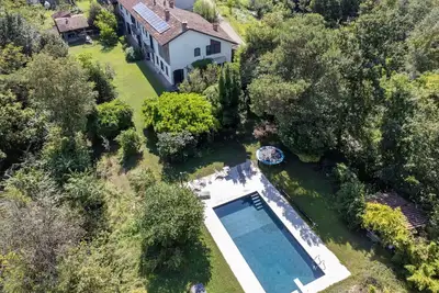 Image de Maison de vacances avec piscine privée, Tv, patio, animaux admis, vue panoramique, parking