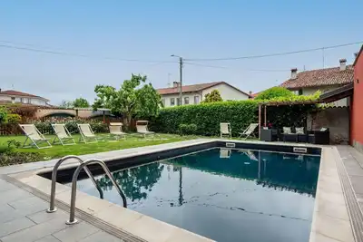 Image de Belle maison de vacances avec piscine, Wifi, climatisation, Tv, terrasse, animaux admis, parking