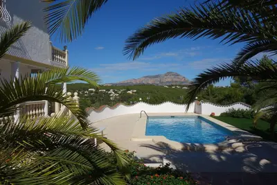 Image de Villa de charme pour 8 personnes au calme, avec grande piscine et magnifique vue