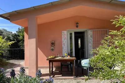 Belle maison de vacances privée avec climatisation, Wifi, Tv, patio, animaux admis et parking