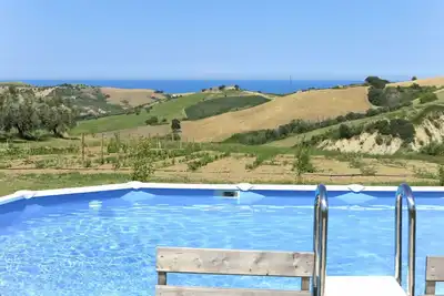 Image de Appartement dans une maison de vacances avec bain Ă remous, Wifi, climatisation, piscine, Tv, patio