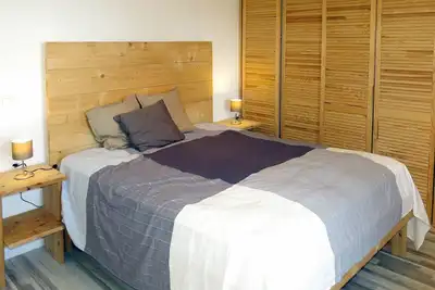Image de Appartement dans une maison de vacances avec climatisation, piscine, Wifi, bain à remous, Tv, patio