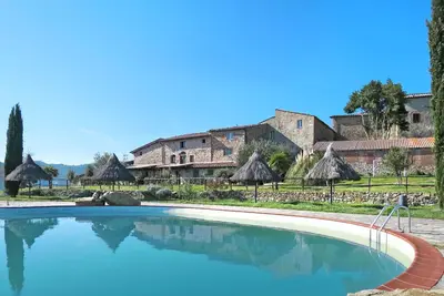 Image de Joli appartement dans une maison de vacances avec piscine, climatisation, patio, vue panoramique