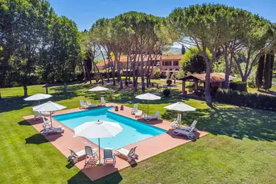 Image de Appartement dans une maison de vacances avec climatisation, Wifi, piscine, Tv, terrasse, parking
