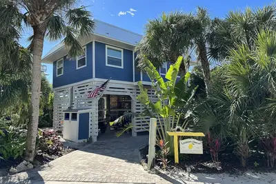 Image de Plage parfaite, piscine privée et bain à remous. Meilleures vues du coucher de soleil sur l'île.