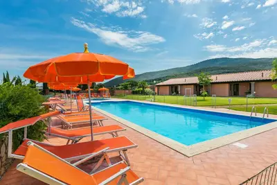 Image de Appartement dans une maison de vacances avec climatisation, piscine, Wifi, Tv, terrasse, parking