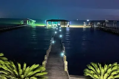 Image de We Are Back! Stunning Waterfront Home on Calcasieu Lake