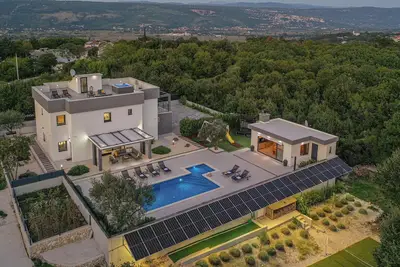 Image de Superbe maison à Poljica avec jacuzzi
