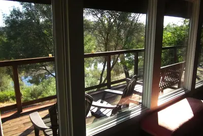 Image de Magnifique Riverfront Home