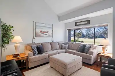 Image de Daze Off! Stunning two bedroom with loft Turnberry end unit Villa