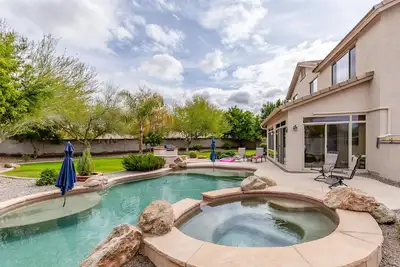 Image de La magie de Midway Luxury Home à Glendale - 5 Br / 2. 5 salles de bain / équipements surclassés / salle de jeux unique