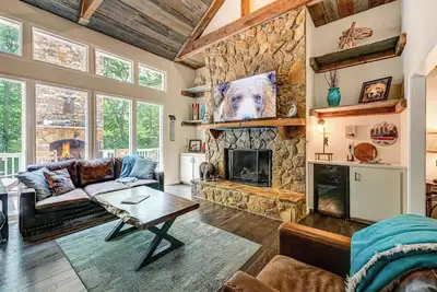 Image de Nouveau! Maison de montagne spacieuse dans une communauté fermée!