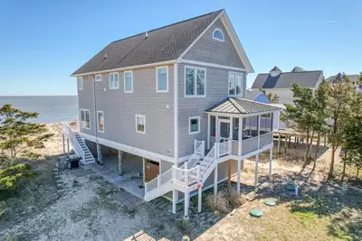 Image de Front de mer! ! Vues incroyables sur l'eau! Animaux acceptés! Draps et serviettes fournis