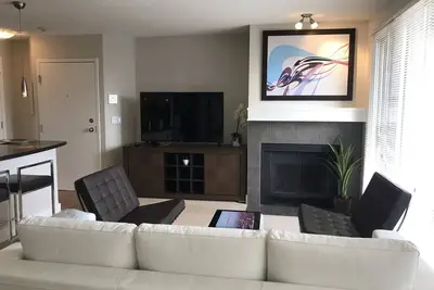 Image de 2 Br, 2 Ba Condo récemment rénové avec piscine