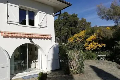 Image de Belle Vue Mer - 3 Pieces Dans Une Propriete Calme Et Verdoyante Pres Du Centre