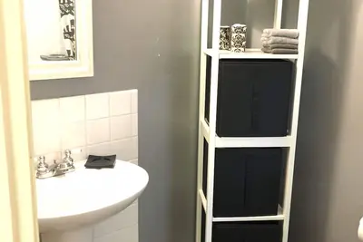 Image de Maison historique de Midtown magnifiquement rénovée avec bain à remous