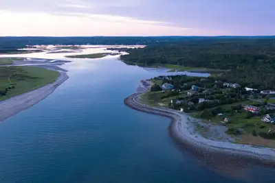 Image de Maison moderne en bord de mer avec des vues d'un million de dollars