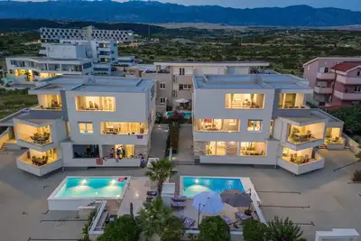 Image de Appartement moderne avec piscine et Wifi gratuit