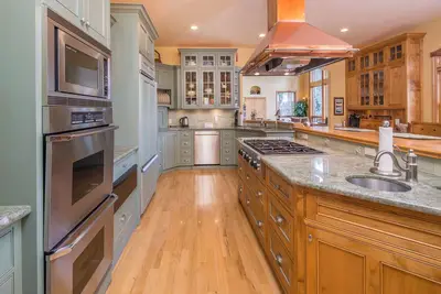 Image de Stay Montana - Superbe maison de 5000 pieds carrés sur 3 acres avec 500 pieds de façade sur la rivière Swan