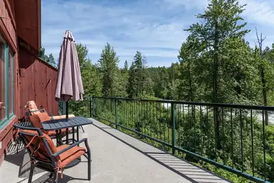 Image de Stay Montana - Downtown Bigfork, Condo de luxe sur la rivière Swan