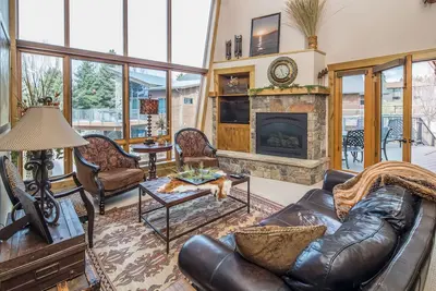 Image de Stay Montana - Exclusivité unique en son genre Marina Cay Estate Condominium