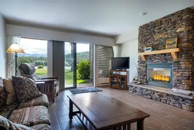 Image de Stay Montana - Waterfront Condominium Walking Distance to Historic Downtown Bigfork