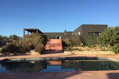 Image de Villa Ibiza dans la campagne d'Essaouira. Design moderne pour se détendre et s'amuser