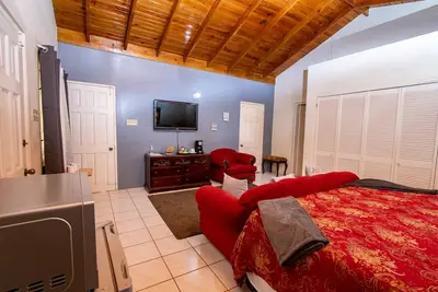 Image de 876 Penthouse Suites By Kingston Airport 🇯🇲