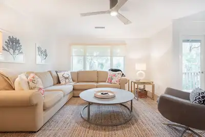 Image de Nouveau sur le marché locatif! Spacieuse villa de trois chambres près de Cougar Point
