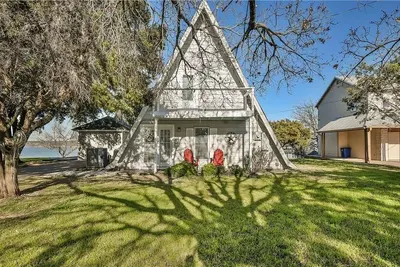 Image de Adorable cabine au bord du lac en A