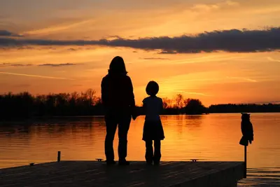 Image de Couchers de soleil à tomber sur une baie assez calme du lac Simcoe