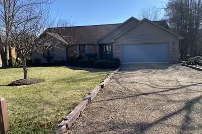 Image de A Den for all four seasons, visit the Bear's Den and create lasting memories.