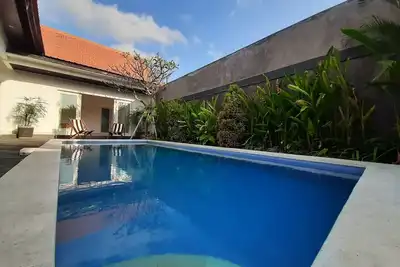 Image de 3 minutes de la plage! Villa privée au coeur de Canggu