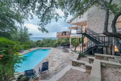 Image de Palatial Property Pairs Pool, Pickleball, Piano and Panoramic Views