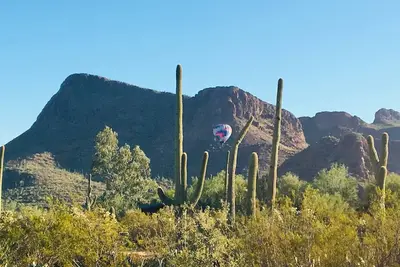 Image de Bohemian desert sanctuary with stunning views!