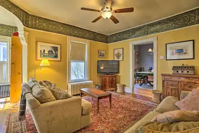 Image de Nouveau! Maison historique avec tourne-disque, marchez jusqu'à Dtwn!