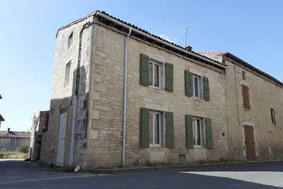 Image de L'atypique, deumeure charentaise au coeur de Tusson