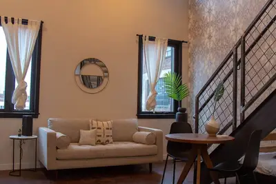 Image de Reading Viaduct Lofted 2 Story apartment - 13th st and Convention Center