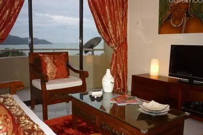 Image de Condo confortable avec vue sur la mer Superbe