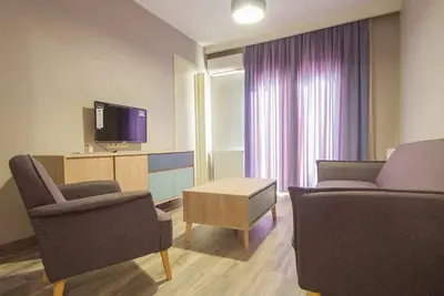Image de Maison Abashidze. Appartement confortable et lumineux dans la partie centrale de la ville.